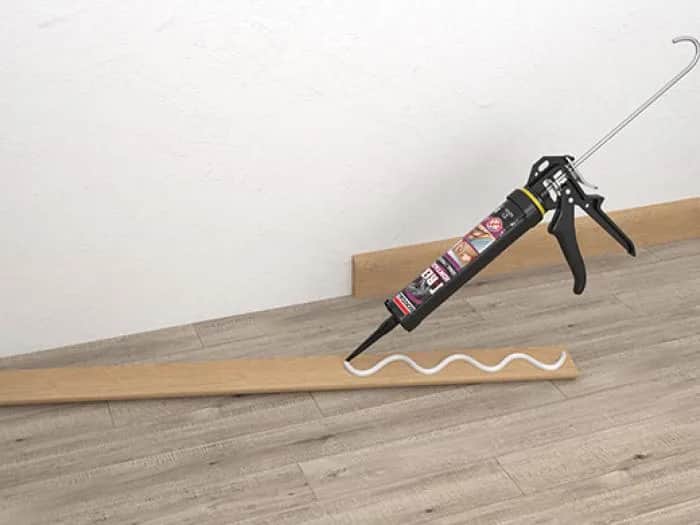 Jak skutecznie przykleić listwę progową do paneli i uniknąć błędów