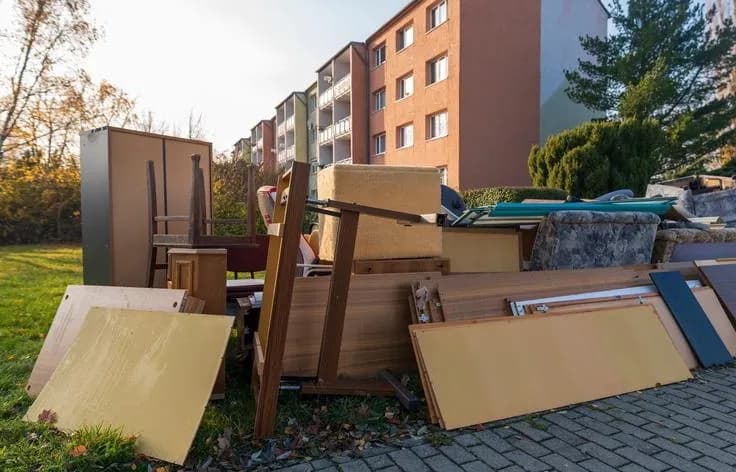 Czy panele to odpady wielkogabarytowe? Dowiedz się, jak je wyrzucić