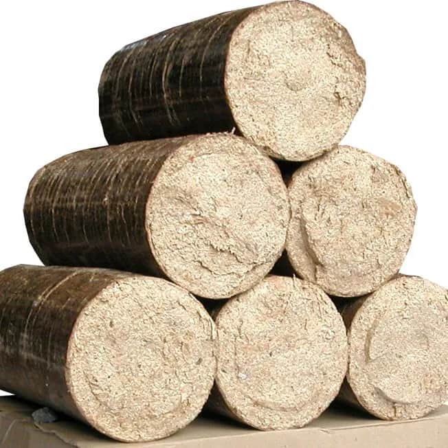 Brykiet drzewny czy drewno – co wybrać, by oszczędzić i nie szkodzić środowisku?