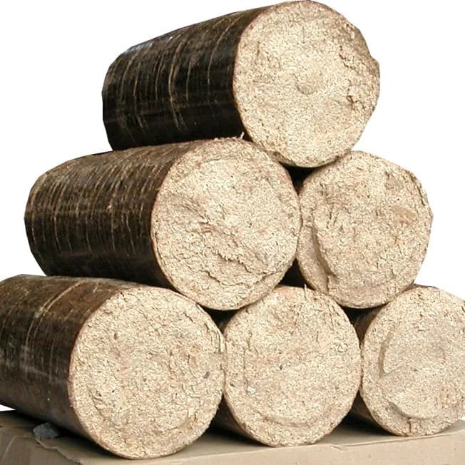 Brykiet drzewny czy drewno – co wybrać, by oszczędzić i nie szkodzić środowisku?