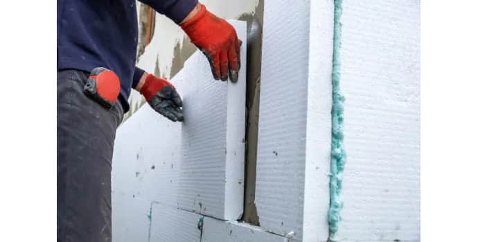 Jak zamontować listwę startową do styropianu, unikając najczęstszych błędów